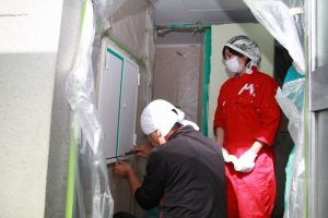エース・リフォームが高校生の公衆トイレ塗装ボランティアをお手伝いしました